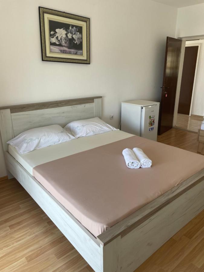 Em Apartments Ulcinj Kültér fotó